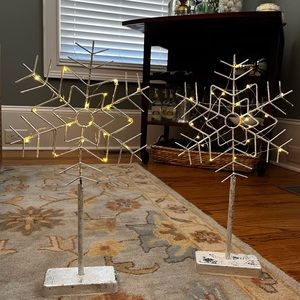 Light Up Snowflake Stand Duo